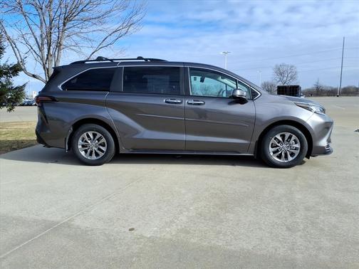 2023 Toyota Sienna XLE