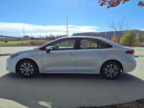 2022 Toyota Corolla Hybrid LE