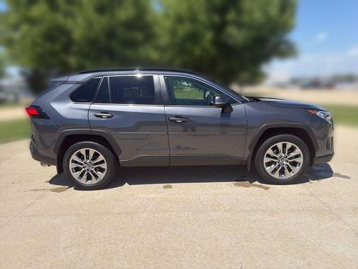 Magnetic Gray Metallic 2019 Toyota RAV4 XLE Premium