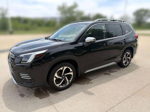 Crystal Black Silica 2022 Subaru Forester Touring
