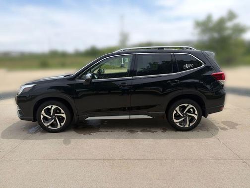 Crystal Black Silica 2022 Subaru Forester Touring