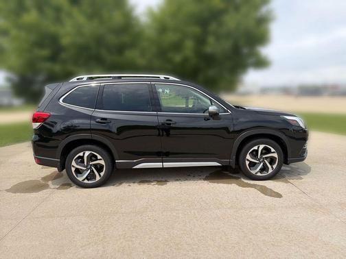Crystal Black Silica 2022 Subaru Forester Touring