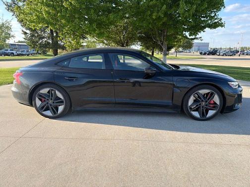 Mythos Black Metallic 2022 Audi RS e-tron GT quattro