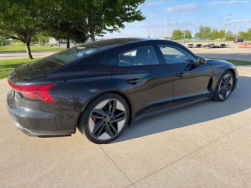 Mythos Black Metallic 2022 Audi RS e-tron GT quattro