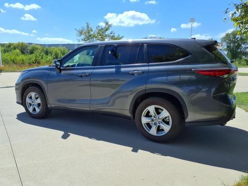 2023 Toyota Highlander LE