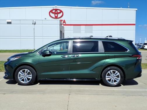 2023 Toyota Sienna XLE 8 Passenger