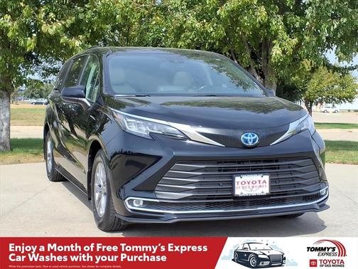 2023 Toyota Sienna XLE 8 Passenger