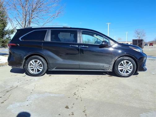 2021 Toyota Sienna Limited 7-Passenger
