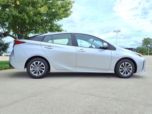 2021 Toyota Prius XLE