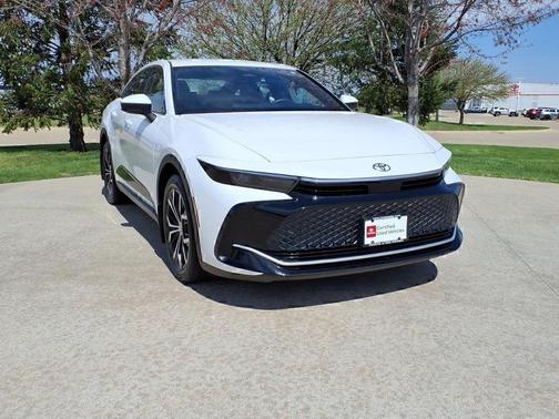 Oxygen White 2023 Toyota Crown XLE