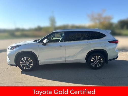 Wind Chill Pearl 2022 Toyota Highlander XLE