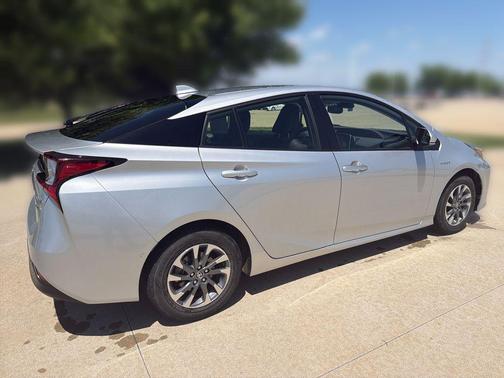 Classic Silver Metallic 2021 Toyota Prius Limited
