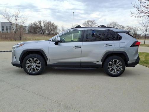 2022 Toyota RAV4 Hybrid XLE Premium