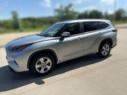 Celestial Silver Metallic 2023 Toyota Highlander LE