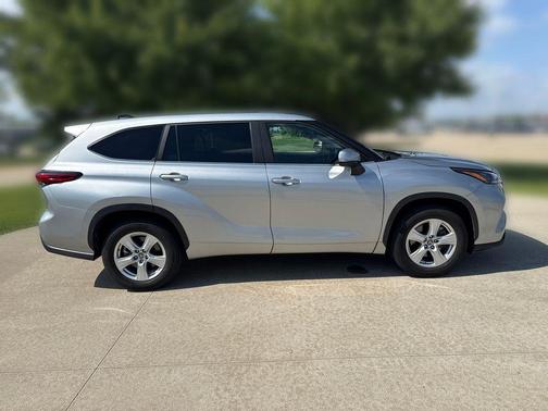 Celestial Silver Metallic 2023 Toyota Highlander LE