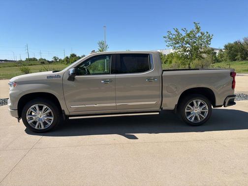 White Sands 2026 Chevrolet Silverado 1500 High Country