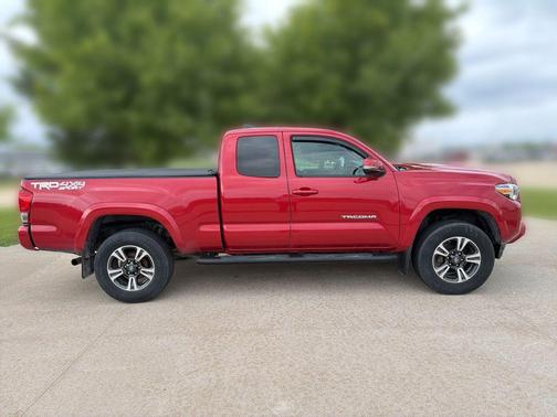 Barcelona Red Metallic 2017 Toyota Tacoma TRD Sport