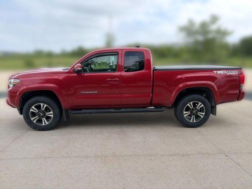 Barcelona Red Metallic 2017 Toyota Tacoma TRD Sport