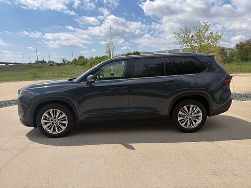 Storm Cloud 2025 Toyota Grand Highlander Platinum