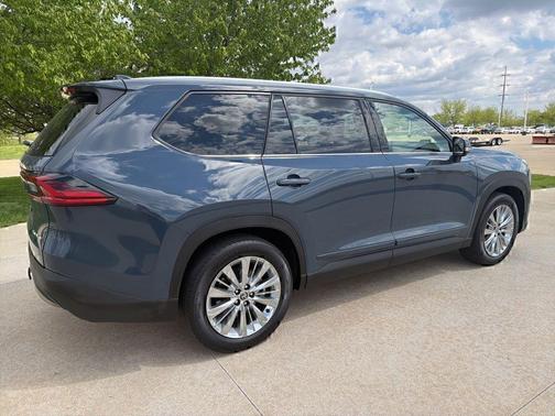 Storm Cloud 2025 Toyota Grand Highlander Platinum