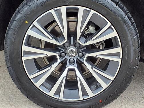 2022 Volvo XC90 T6 Momentum