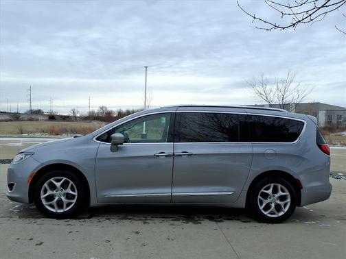 2019 Chrysler Pacifica Touring-L Plus