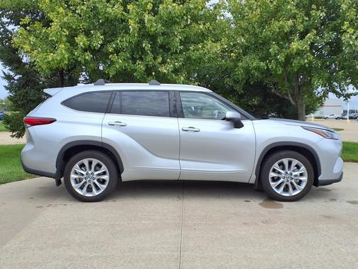 2022 Toyota Highlander Limited