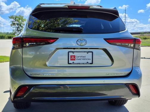2022 Toyota Highlander Limited