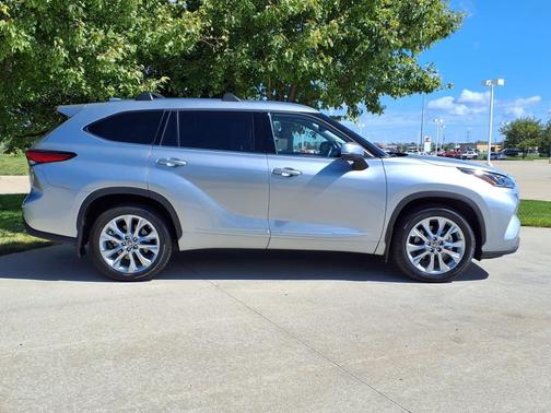 2022 Toyota Highlander Limited