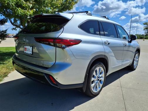 2022 Toyota Highlander Limited