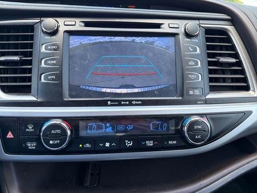 Ooh La La Rouge Mica 2017 Toyota Highlander XLE