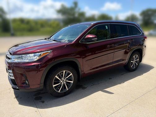 Ooh La La Rouge Mica 2017 Toyota Highlander XLE