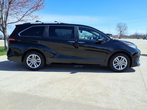 2025 Toyota Sienna Limited