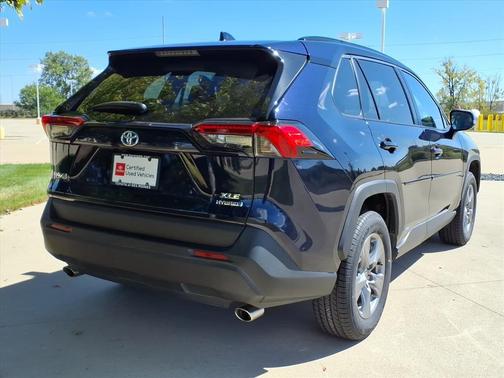 2022 Toyota RAV4 Hybrid XLE