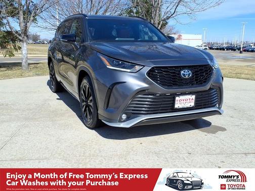 Magnetic Gray Metallic 2023 Toyota Highlander XSE