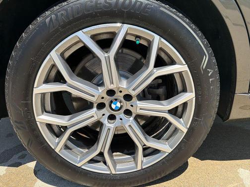 Manhattan Green Metallic 2020 BMW X7 xDrive40i