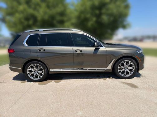 Manhattan Green Metallic 2020 BMW X7 xDrive40i