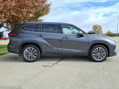 2022 Toyota Highlander Platinum