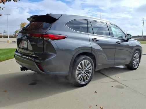 2022 Toyota Highlander Platinum