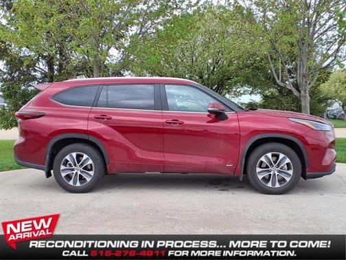 2024 Toyota Highlander Hybrid XLE