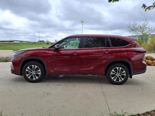 2024 Toyota Highlander Hybrid XLE