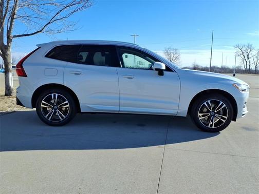 2019 Volvo XC60 T5 Momentum