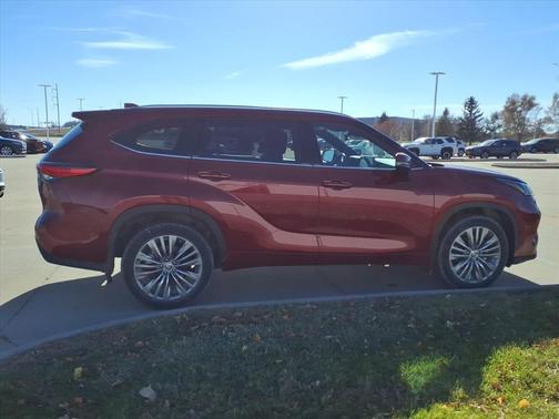 2022 Toyota Highlander Platinum
