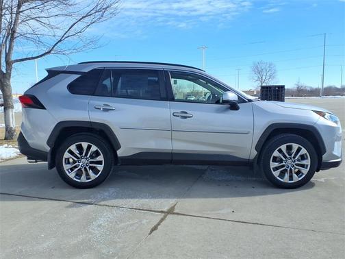 2020 Toyota RAV4 XLE Premium