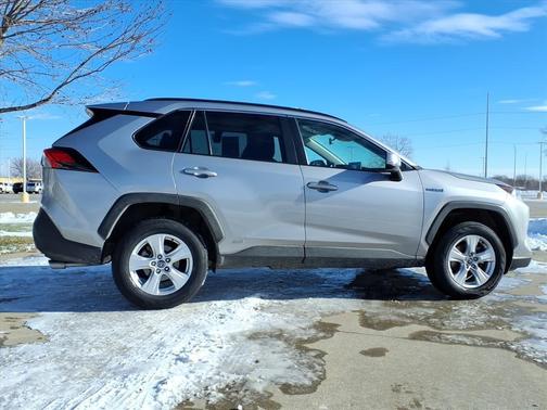 2021 Toyota RAV4 Hybrid XLE