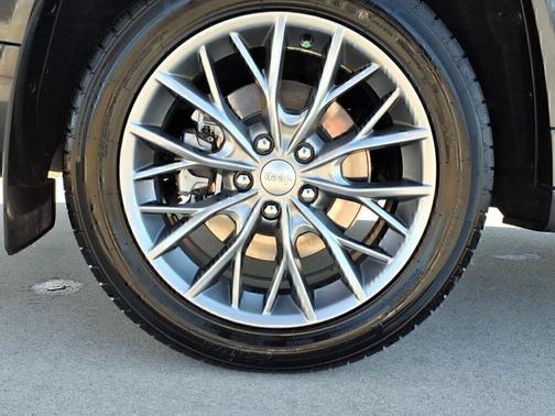 Baltic Gray Metallic Clearcoat 2022 Jeep Grand Cherokee L Summit