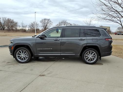2022 Jeep Grand Cherokee L Summit