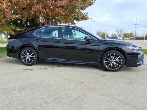 2024 Toyota Camry Hybrid SE