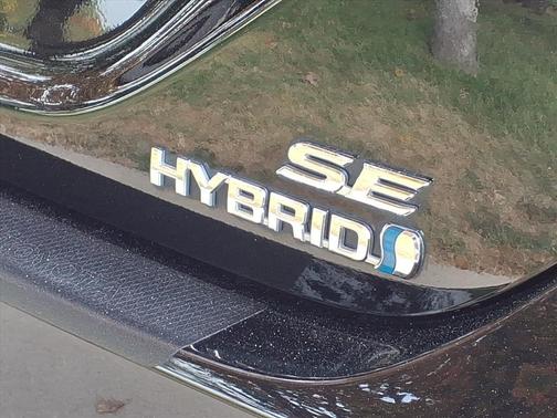 2024 Toyota Camry Hybrid SE