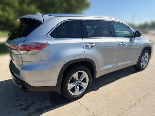 Silver Sky Metallic 2016 Toyota Highlander Hybrid Limited
